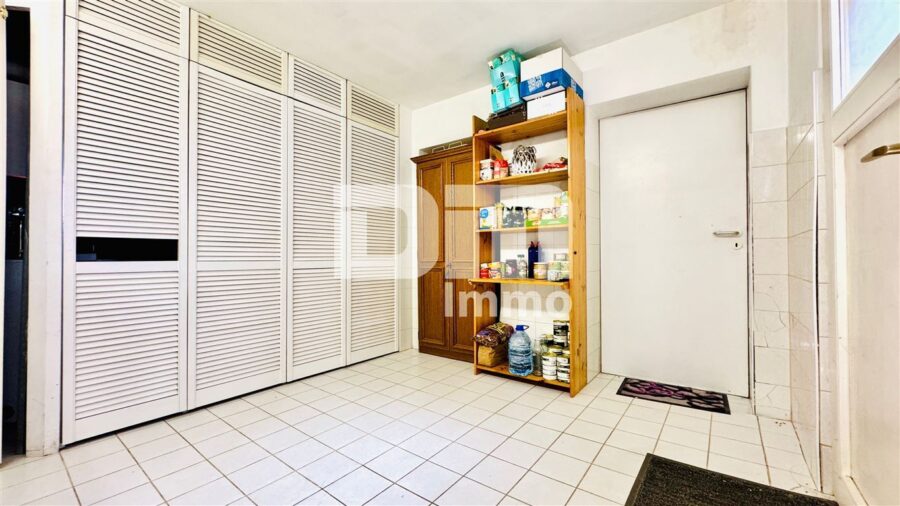 Hochwertiges 1-2 Familienhaus mit Nebengebäude in begehrter Lage mit vielen Extras - Souterrain Vorratsraum groß / Zugang Außenbereich